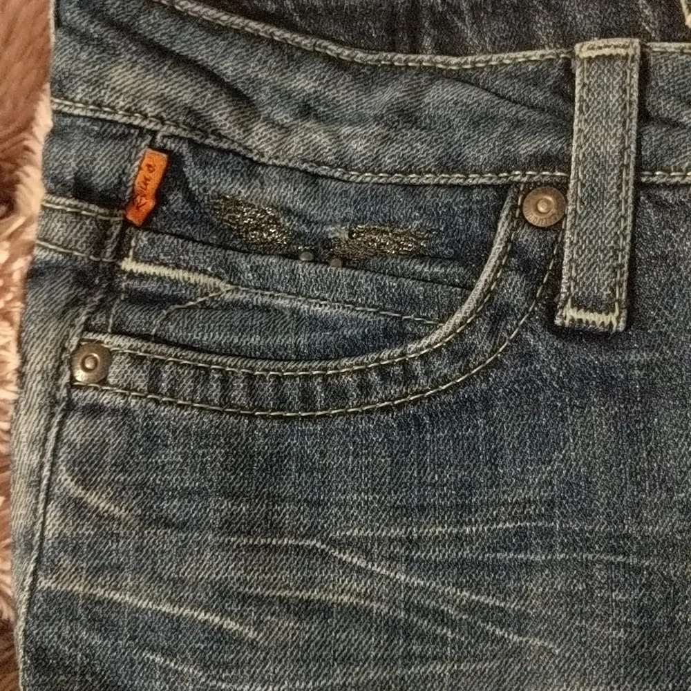 Robin's Jeans - Picture 3 of 5